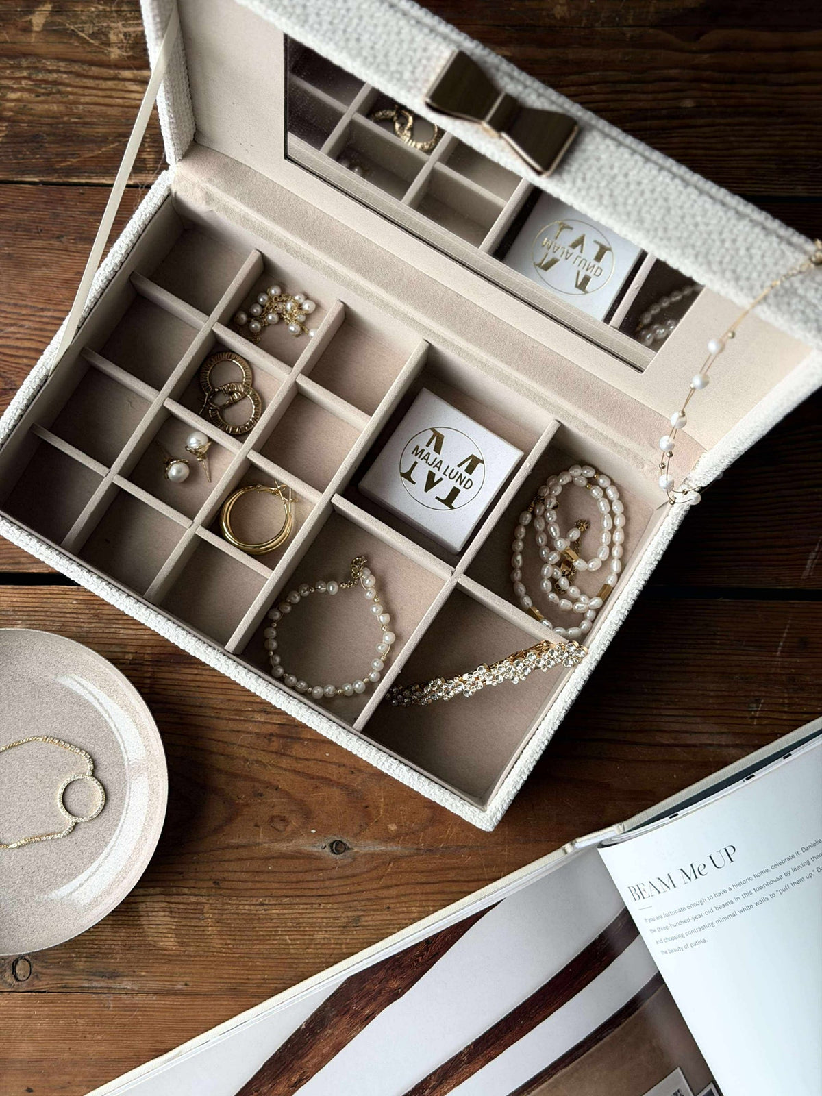Boîte à bijoux avec nœud