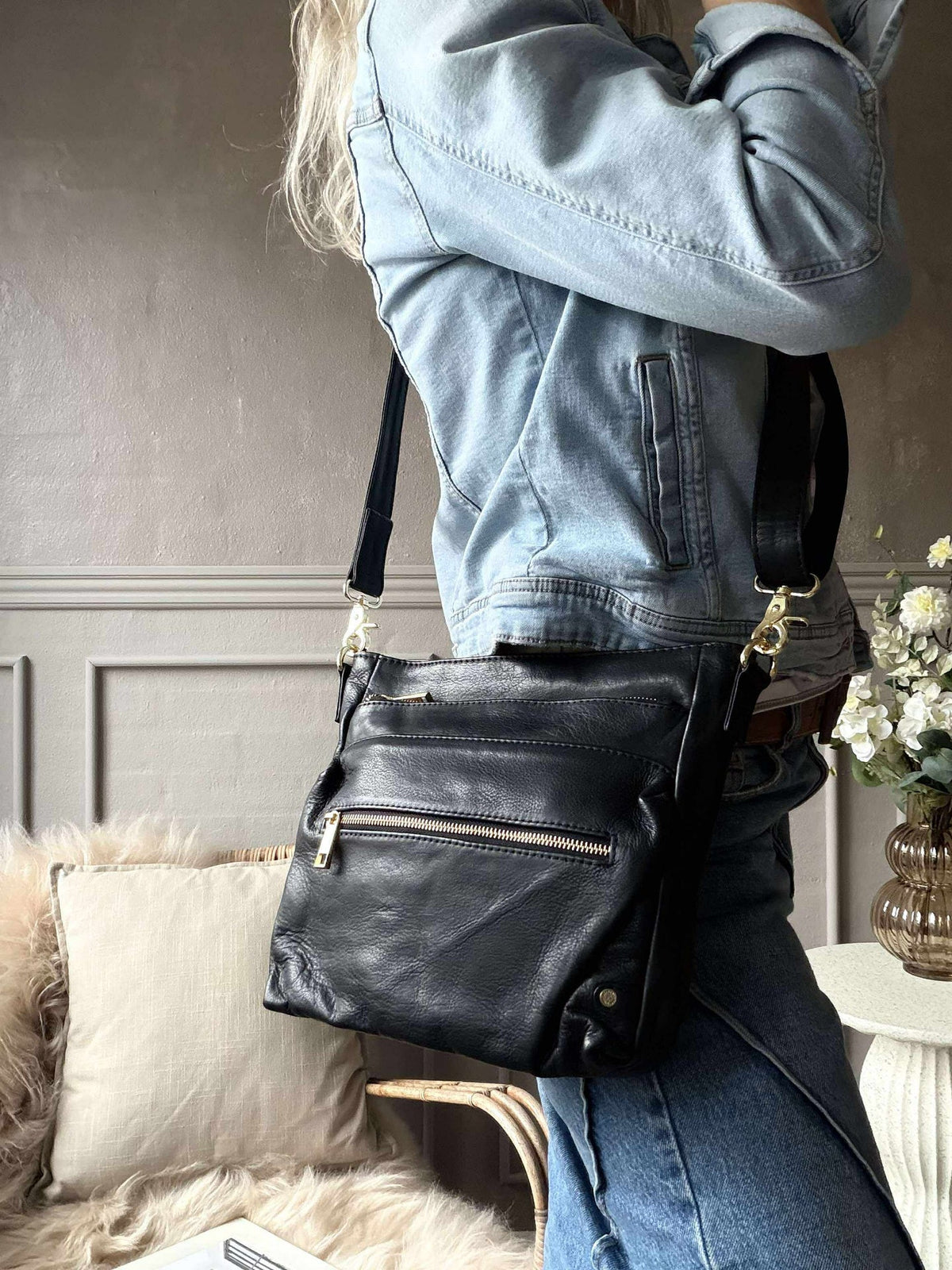 Crossover Amalia - Black leather