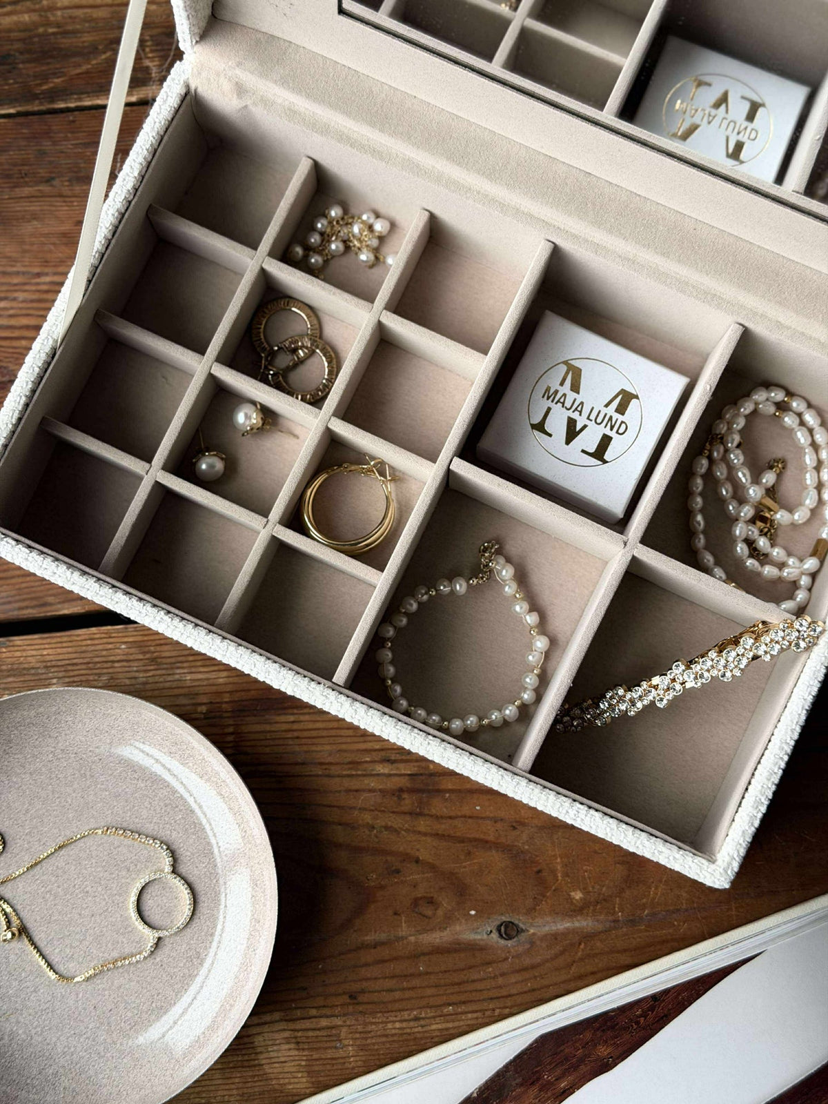 Boîte à bijoux avec nœud