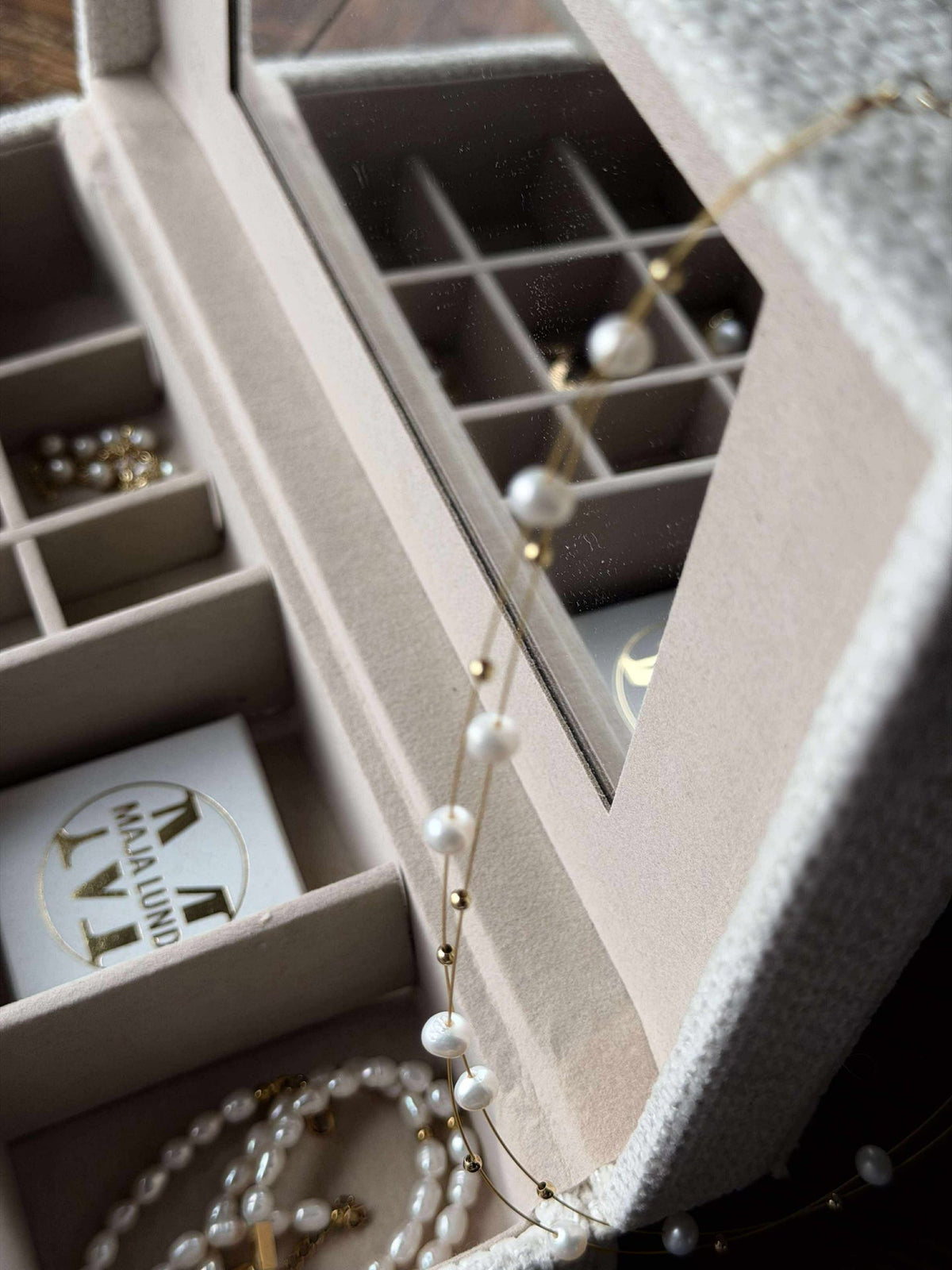 Boîte à bijoux avec nœud