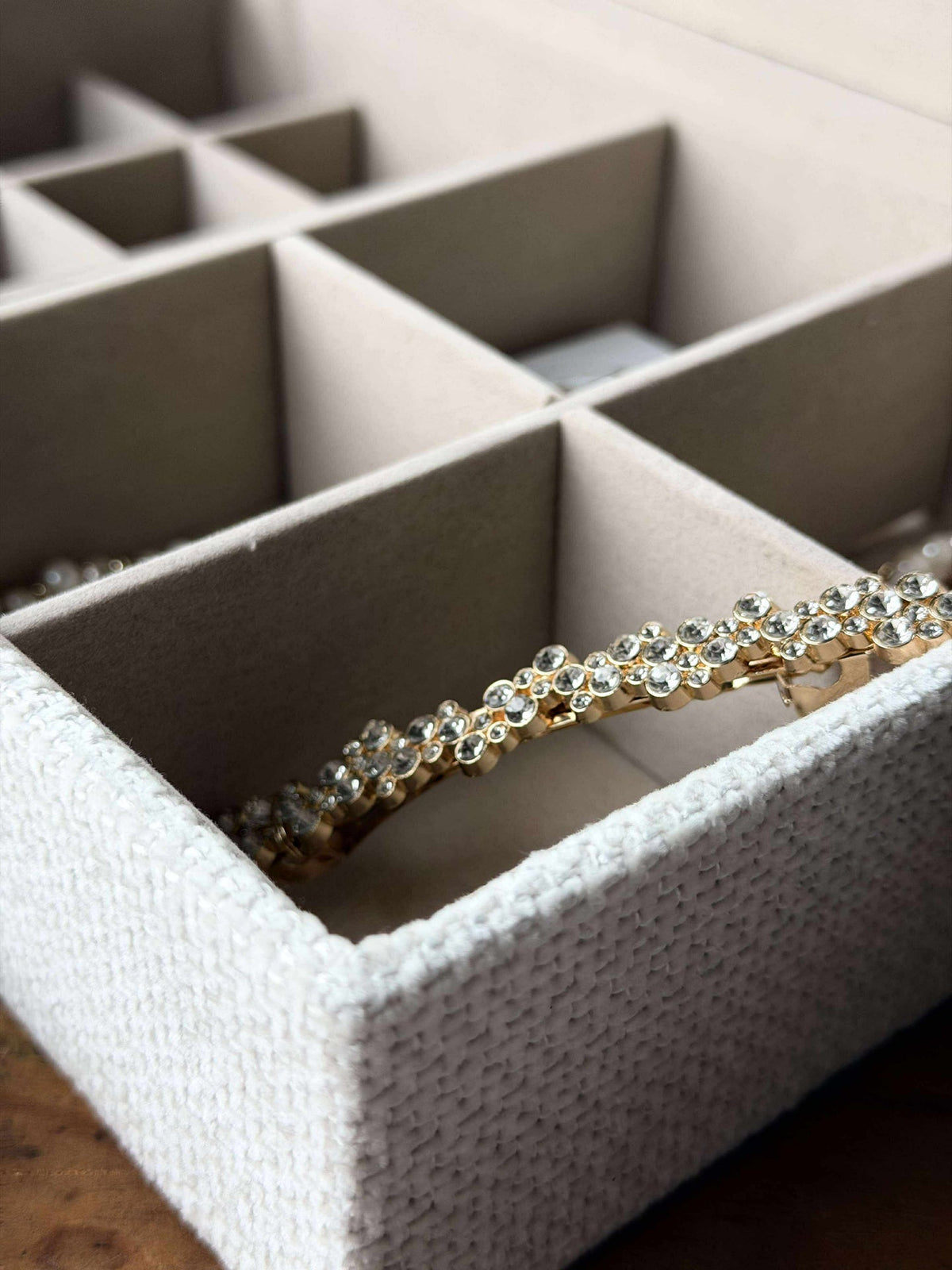 Boîte à bijoux avec nœud