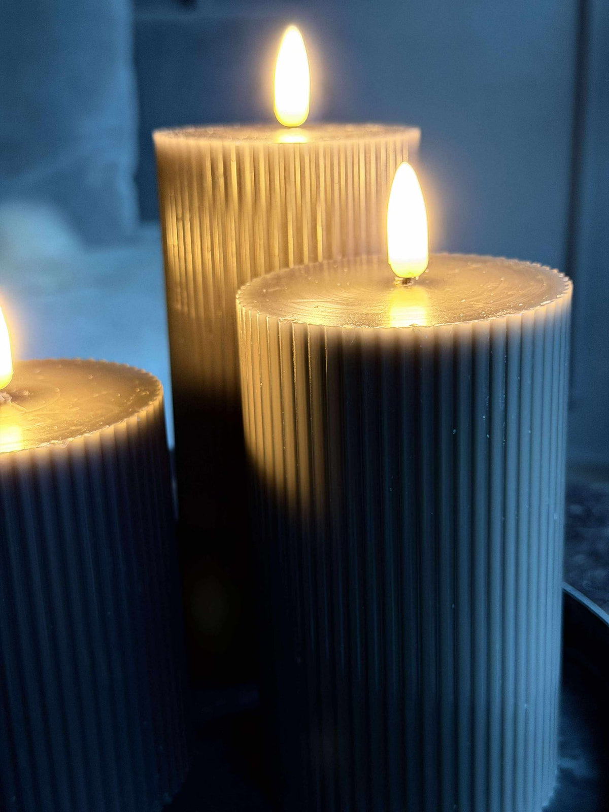 Bougies piliers LED grises à rainures - Lot de 3