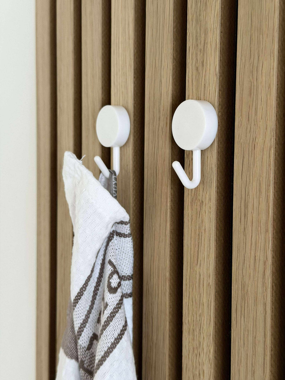 Crochet autocollant - Noir ou blanc