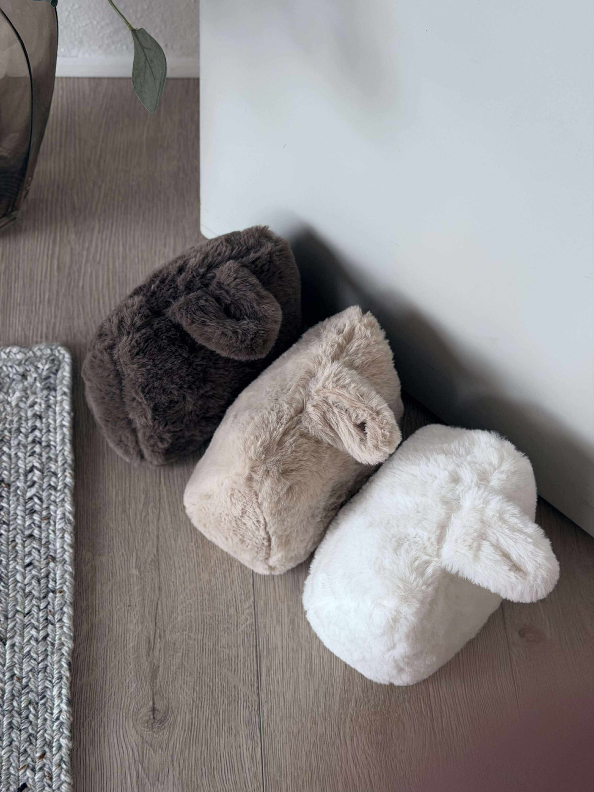 Cale-porte en peluche - Plusieurs couleurs