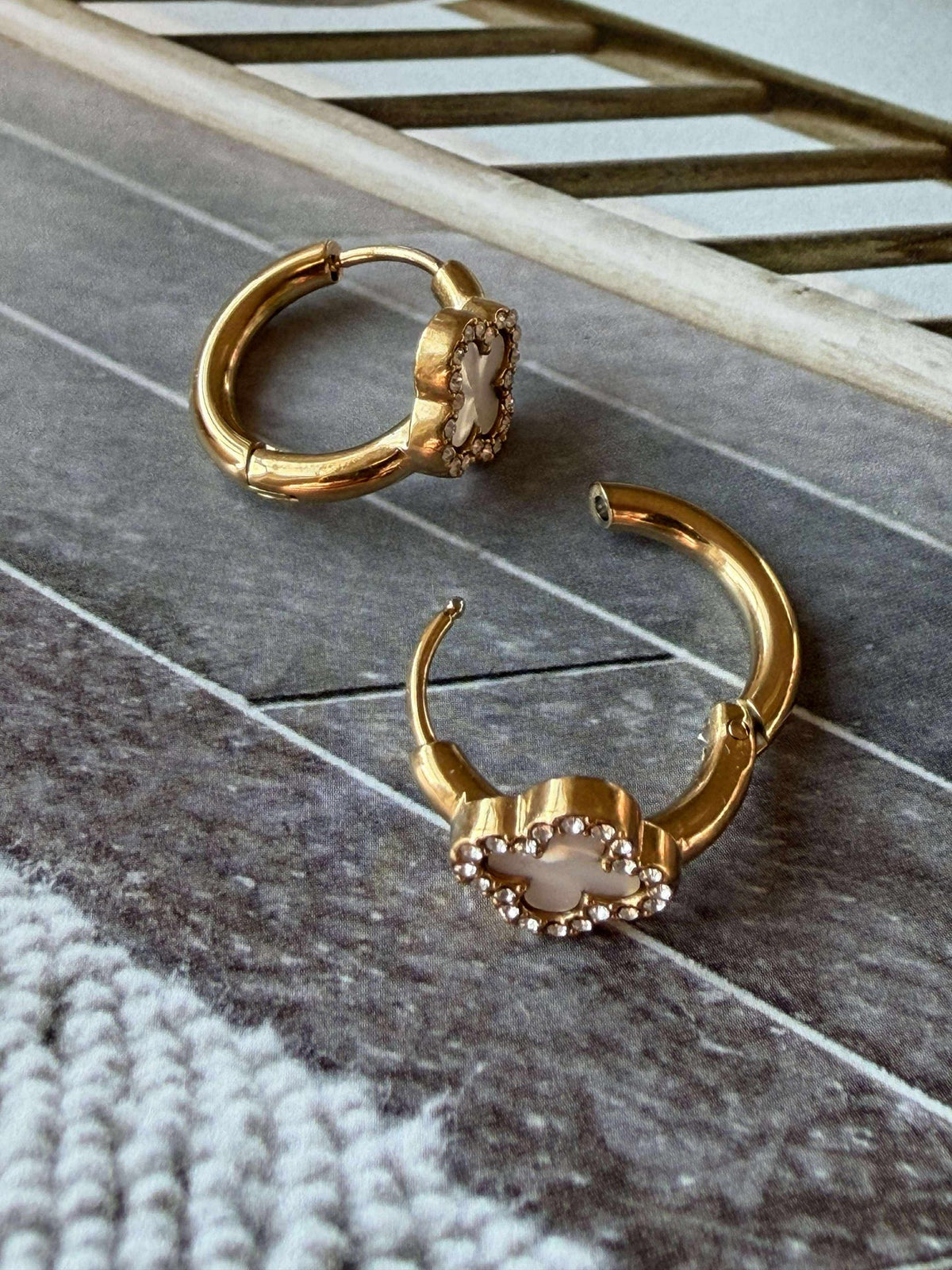 Boucles d’oreilles ELLIE - plaquées or et ornées de zircons