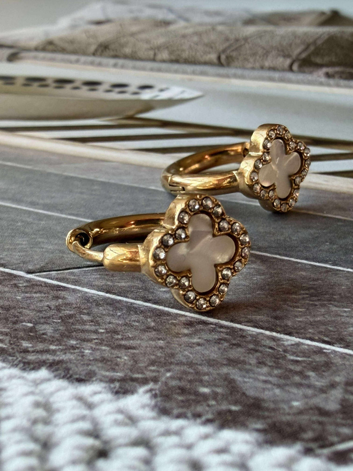Boucles d’oreilles ELLIE - plaquées or et ornées de zircons