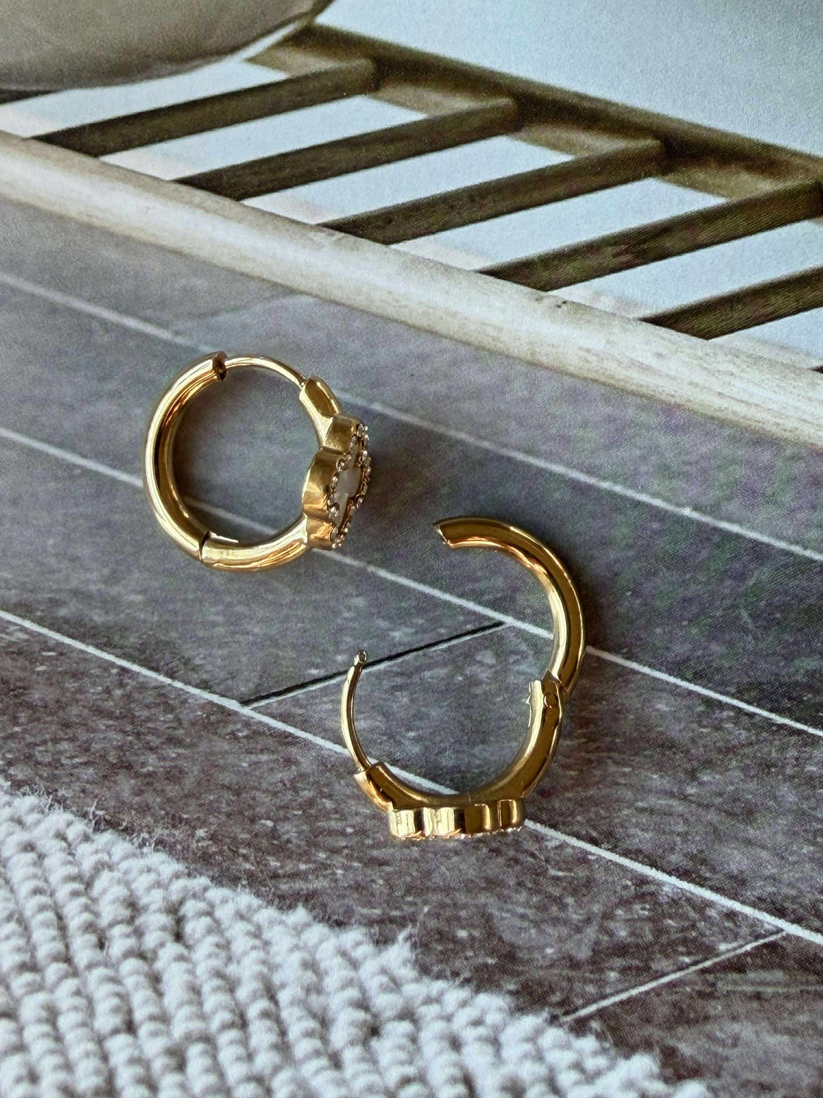 Boucles d’oreilles ELLIE - plaquées or et ornées de zircons