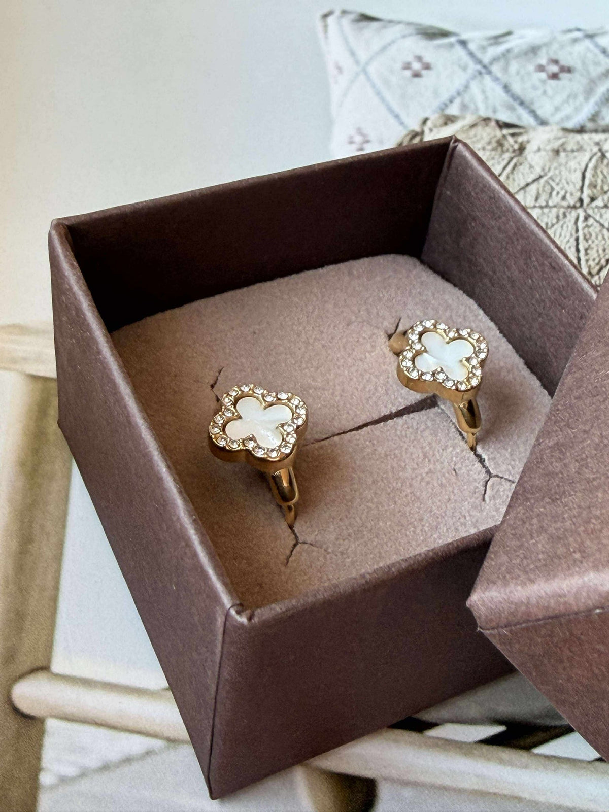 Boucles d’oreilles ELLIE - plaquées or et ornées de zircons