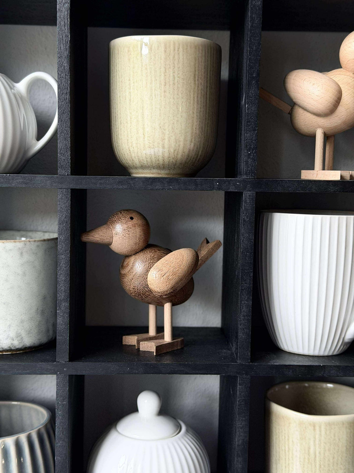 Oiseau debout - Brun ambre