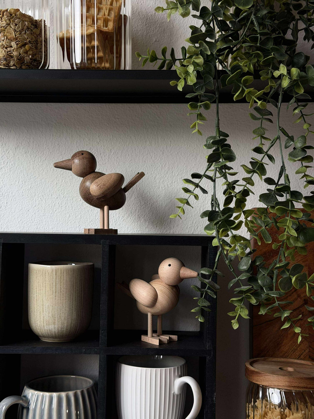 Oiseau debout - Brun ambre