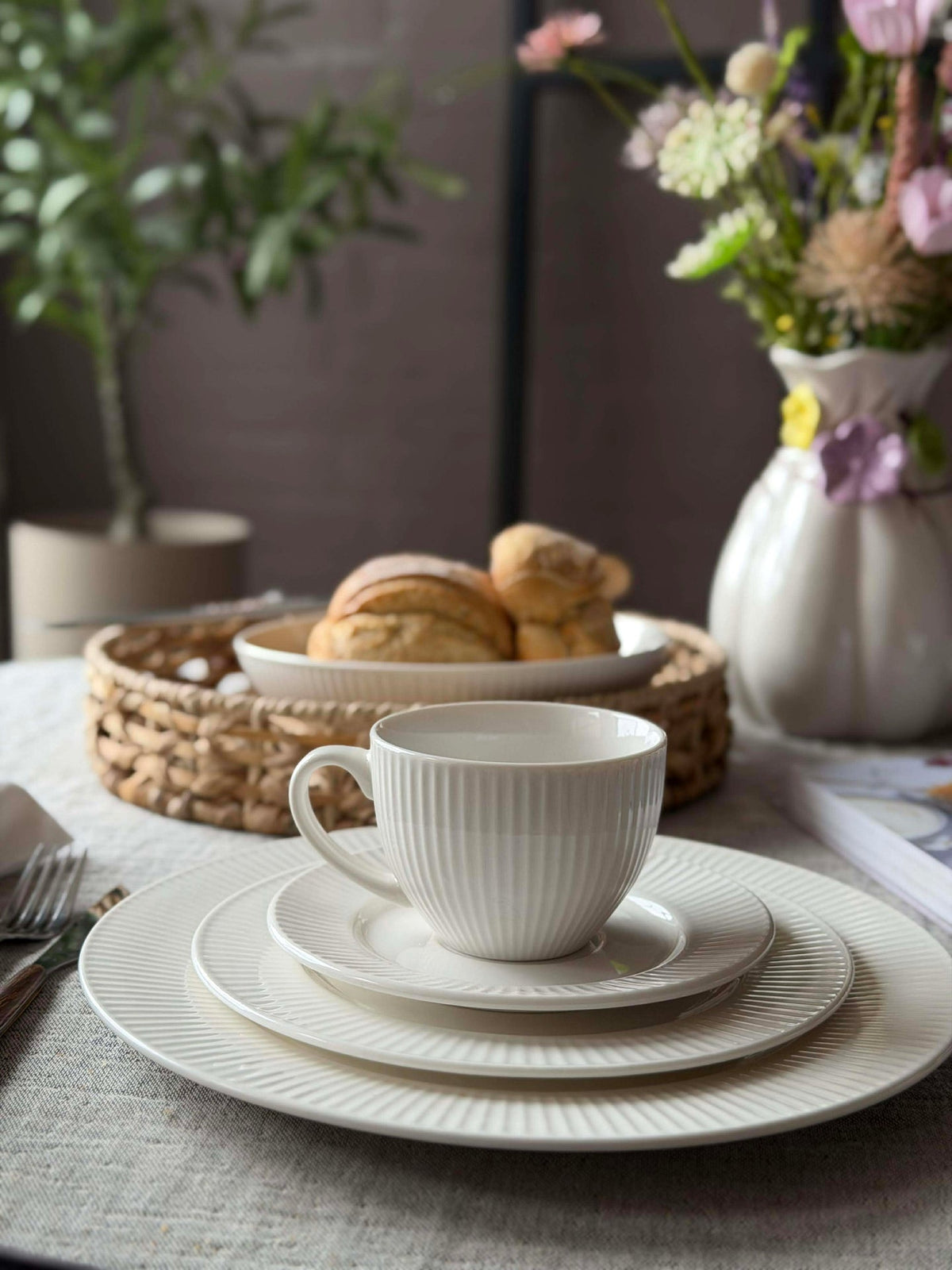 Tasse et soucoupe - Porcelaine côtelée
