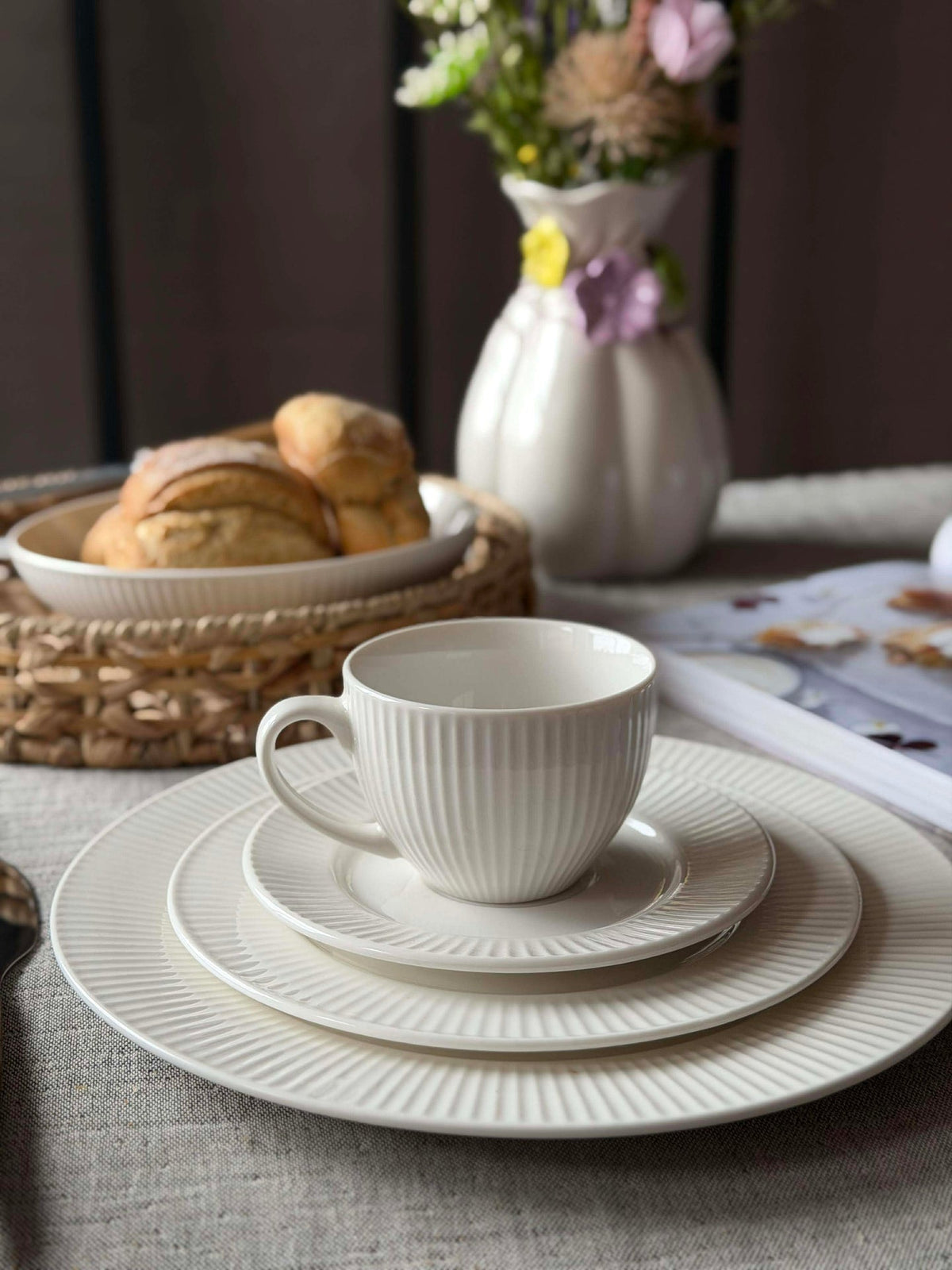 Tasse et soucoupe - Porcelaine côtelée