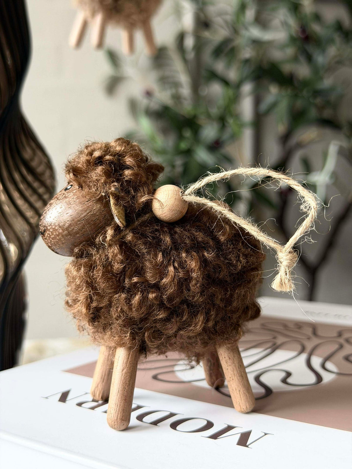 Mouton Fluffy Amber/Brun 8cm