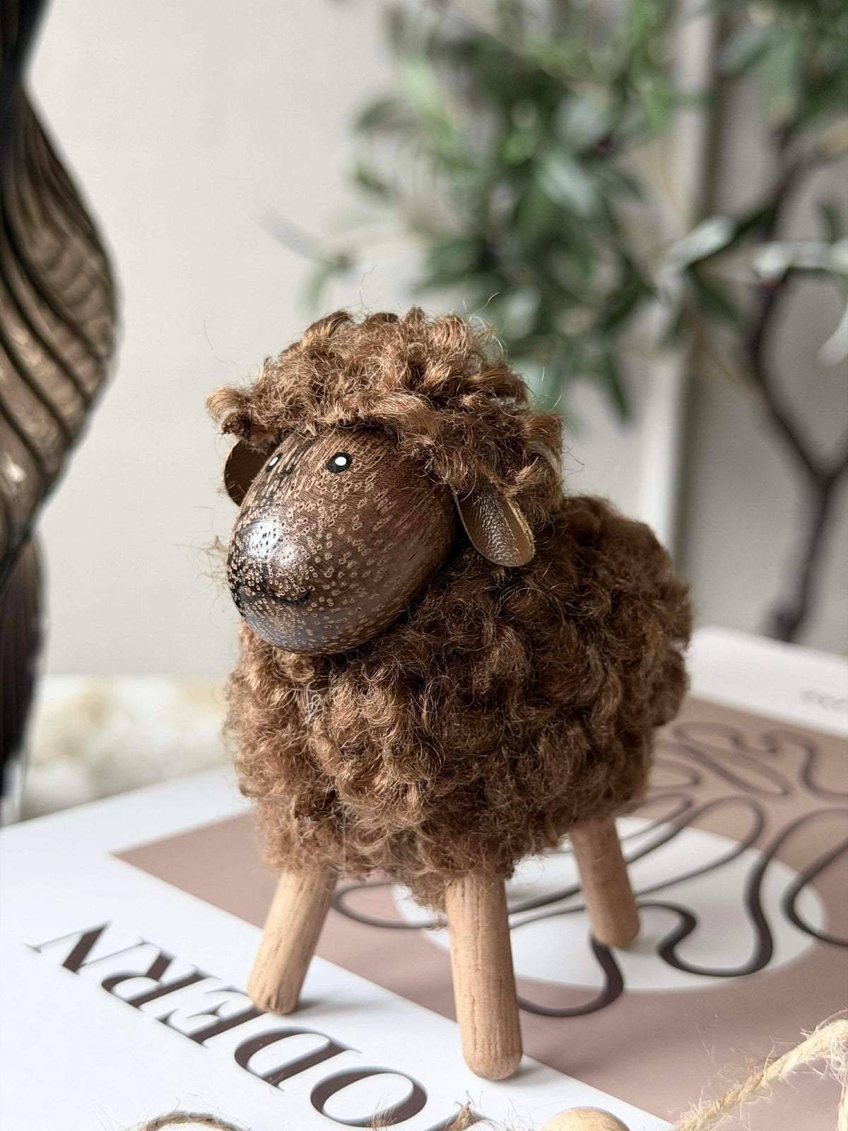 Mouton Fluffy Amber/Brun 8cm
