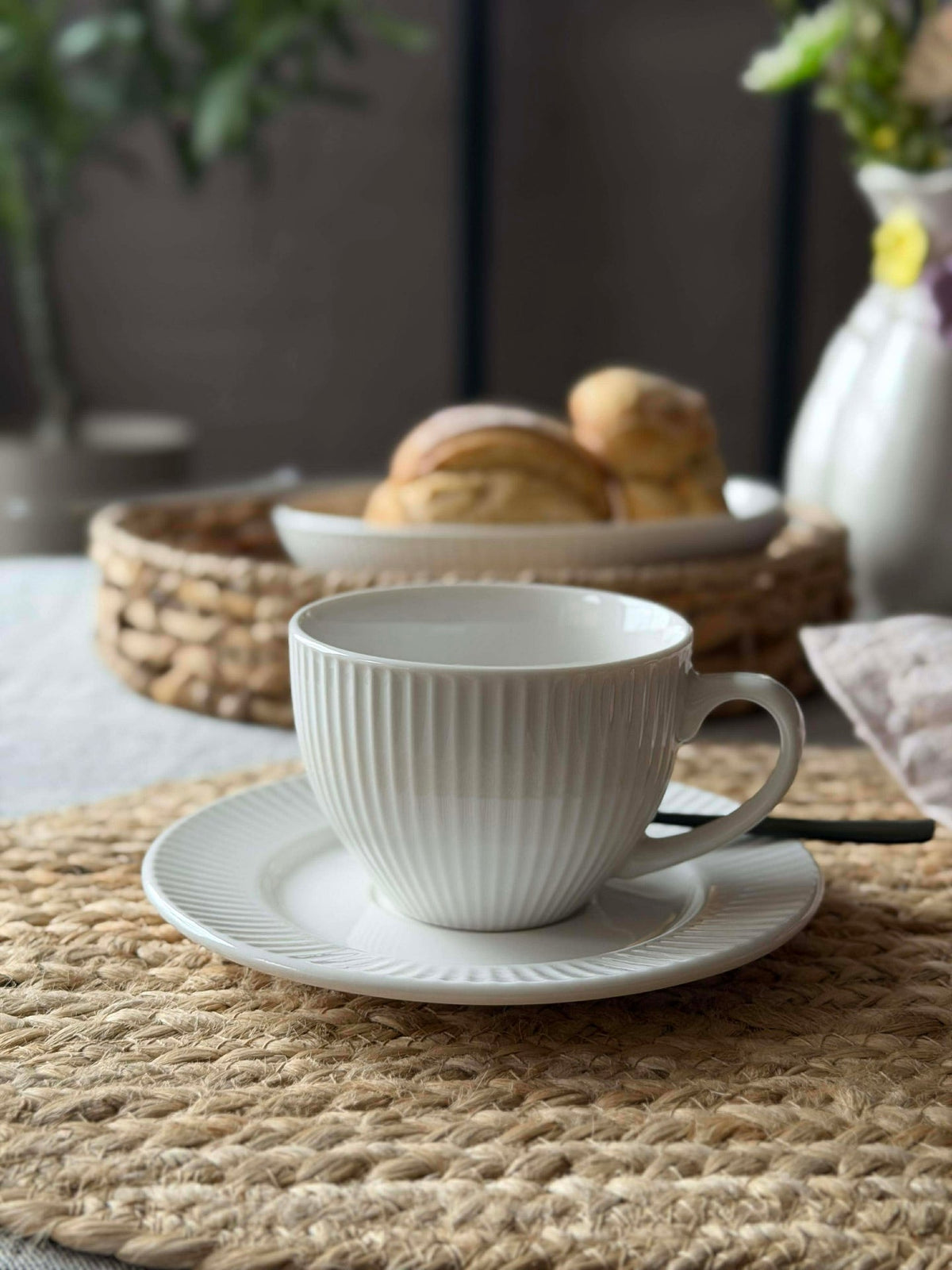 Tasse et soucoupe - Porcelaine côtelée