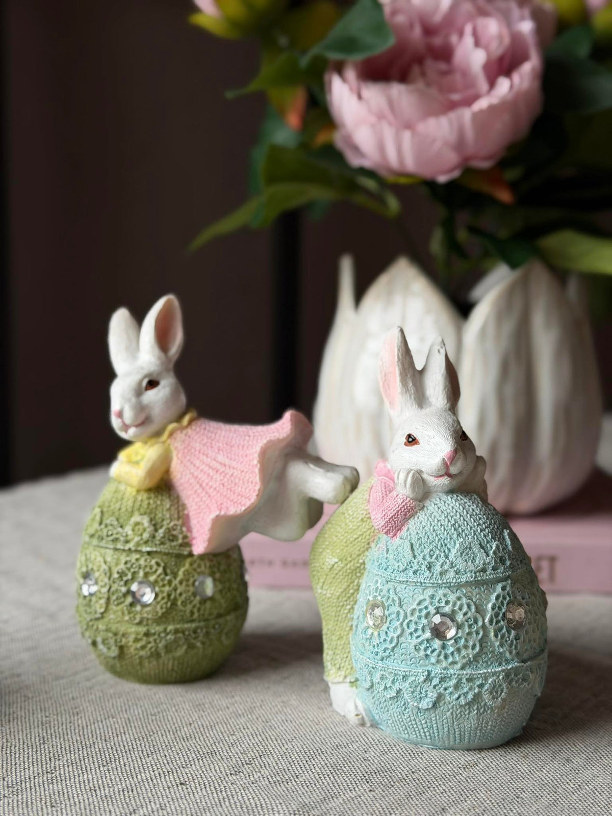 Lapin de Pâques avec œuf - MIX