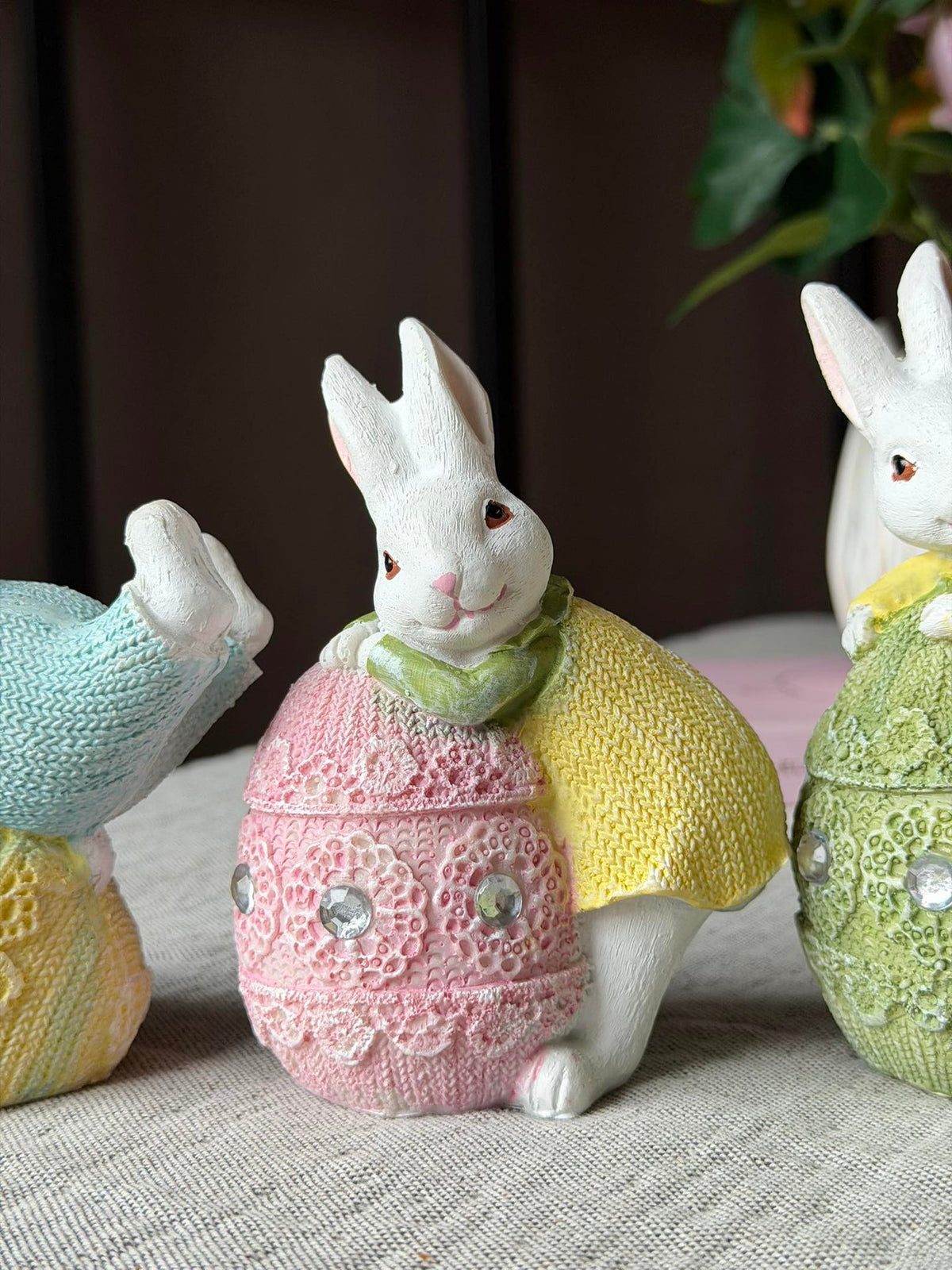 Lapin de Pâques avec œuf - MIX