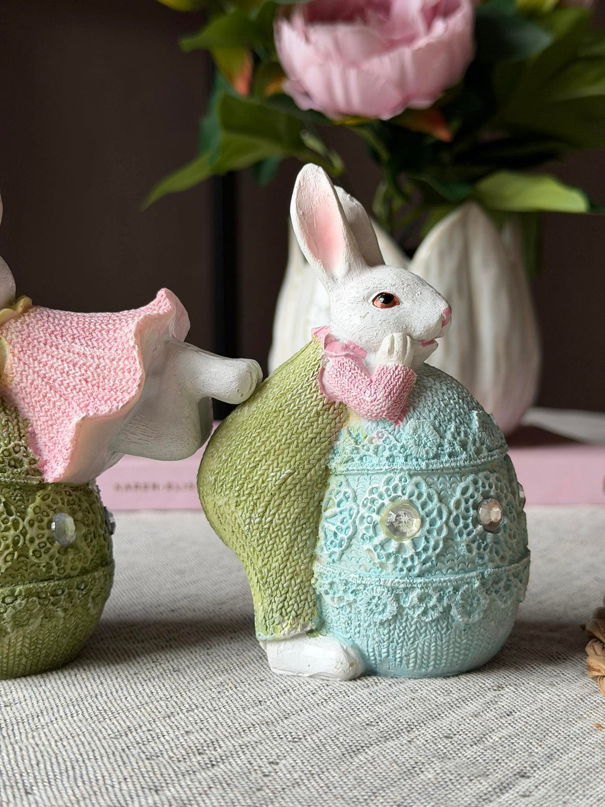 Lapin de Pâques avec œuf - MIX