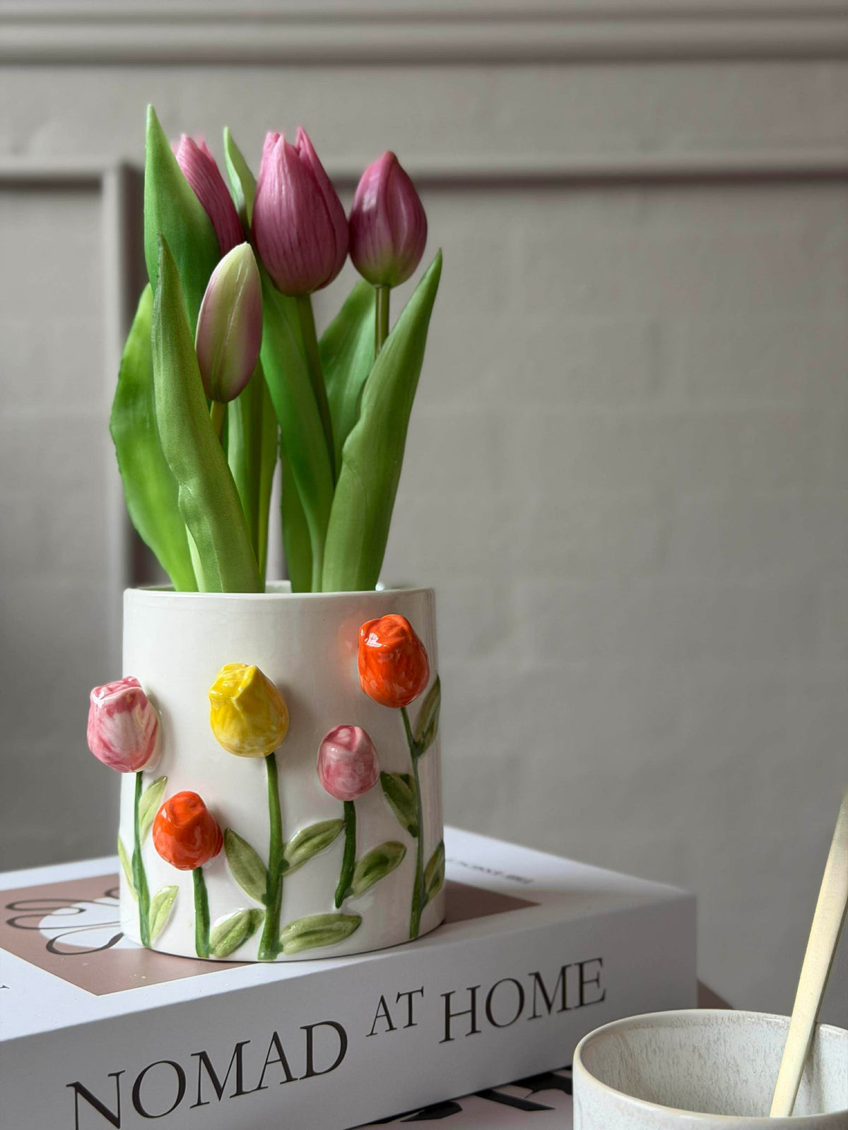 Cache-pot avec tulipes - plusieurs tailles