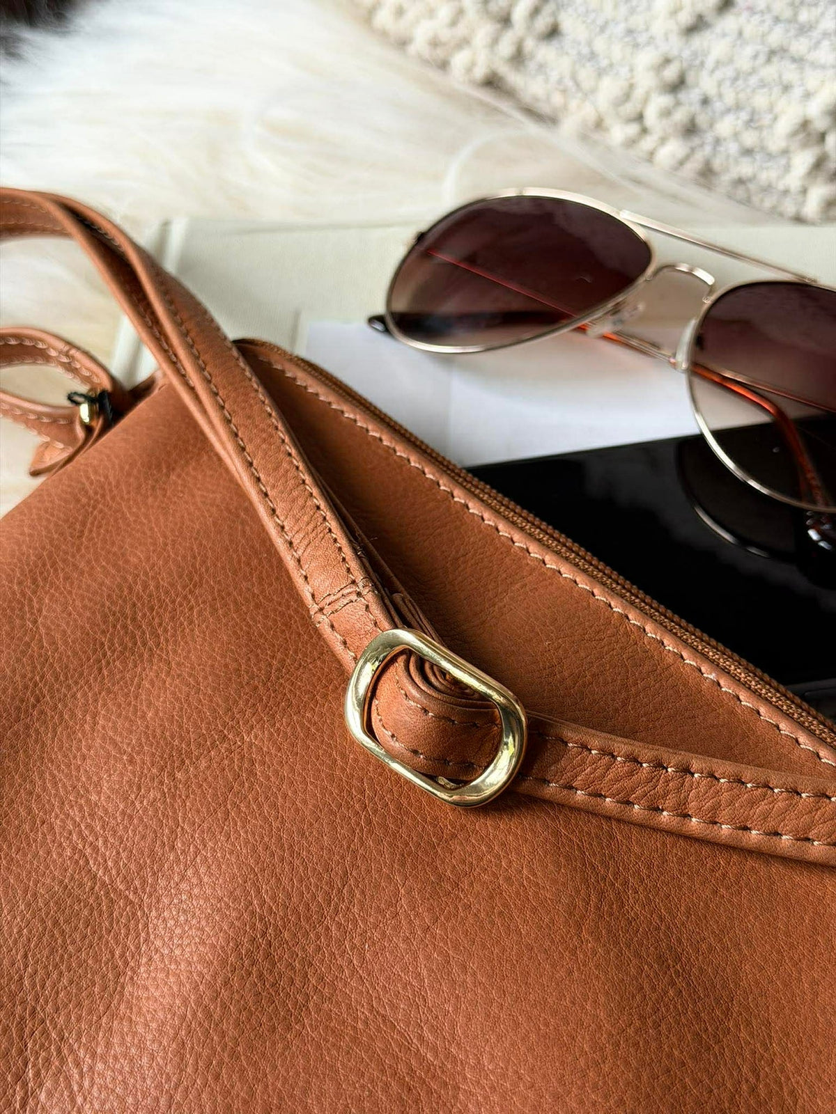 La pochette Misse - Cognac / Gold