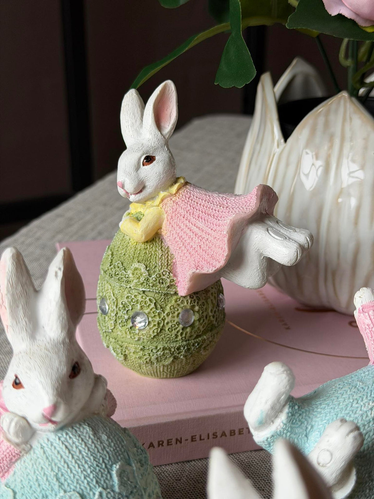 Lapin de Pâques avec œuf - MIX