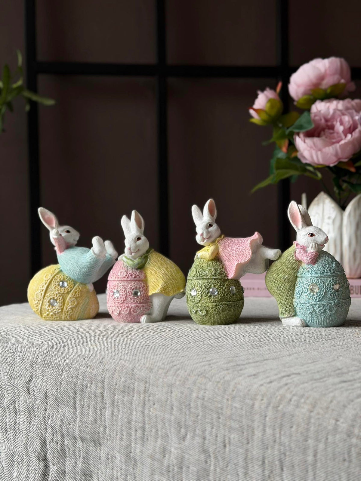 Lapin de Pâques avec œuf - MIX