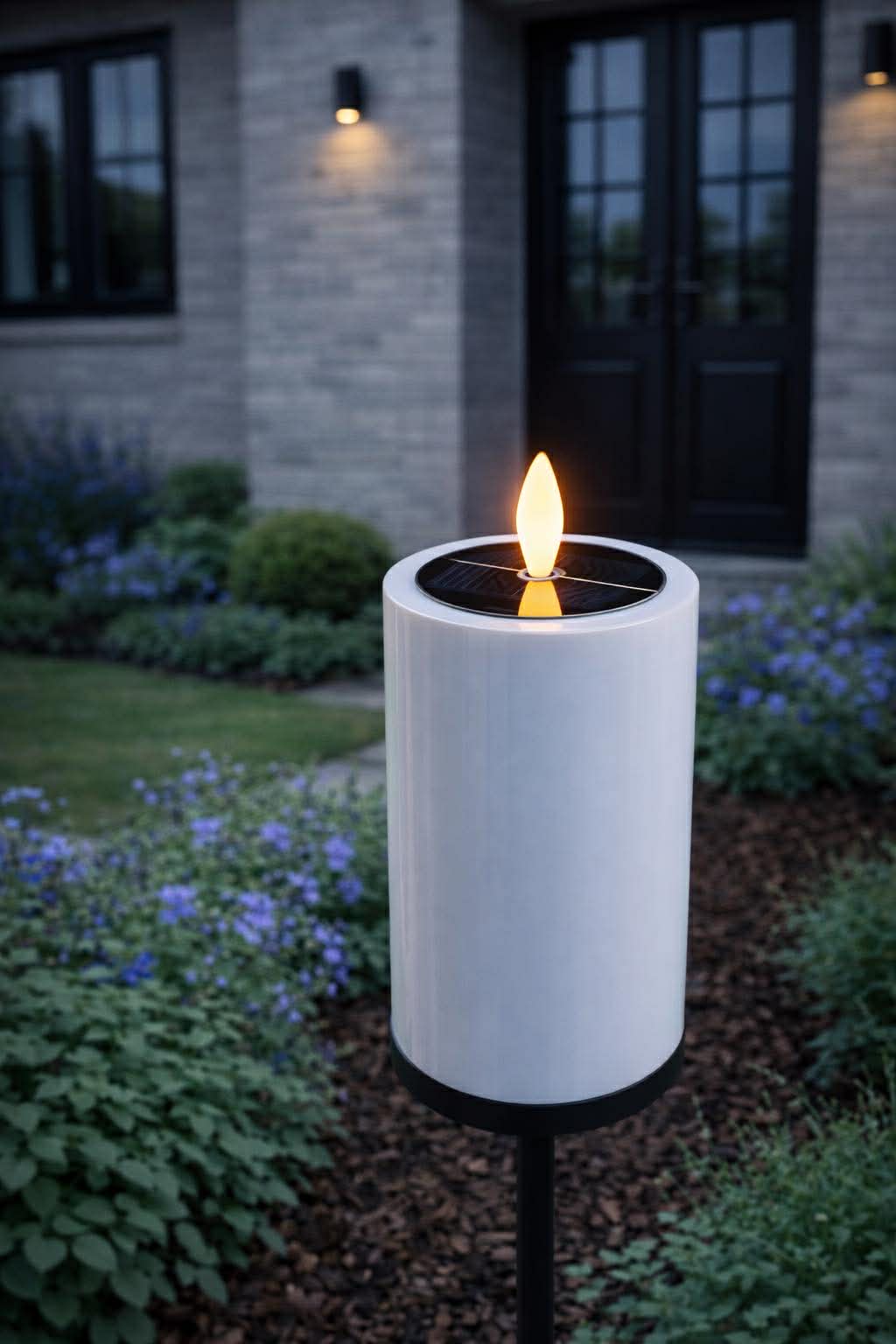 Bloc lumineux solaire sur piquet