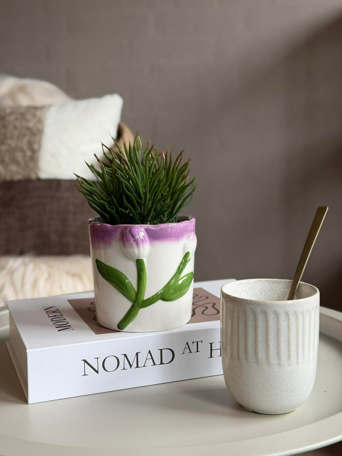 Cache-pot avec tulipe - Plusieurs couleurs