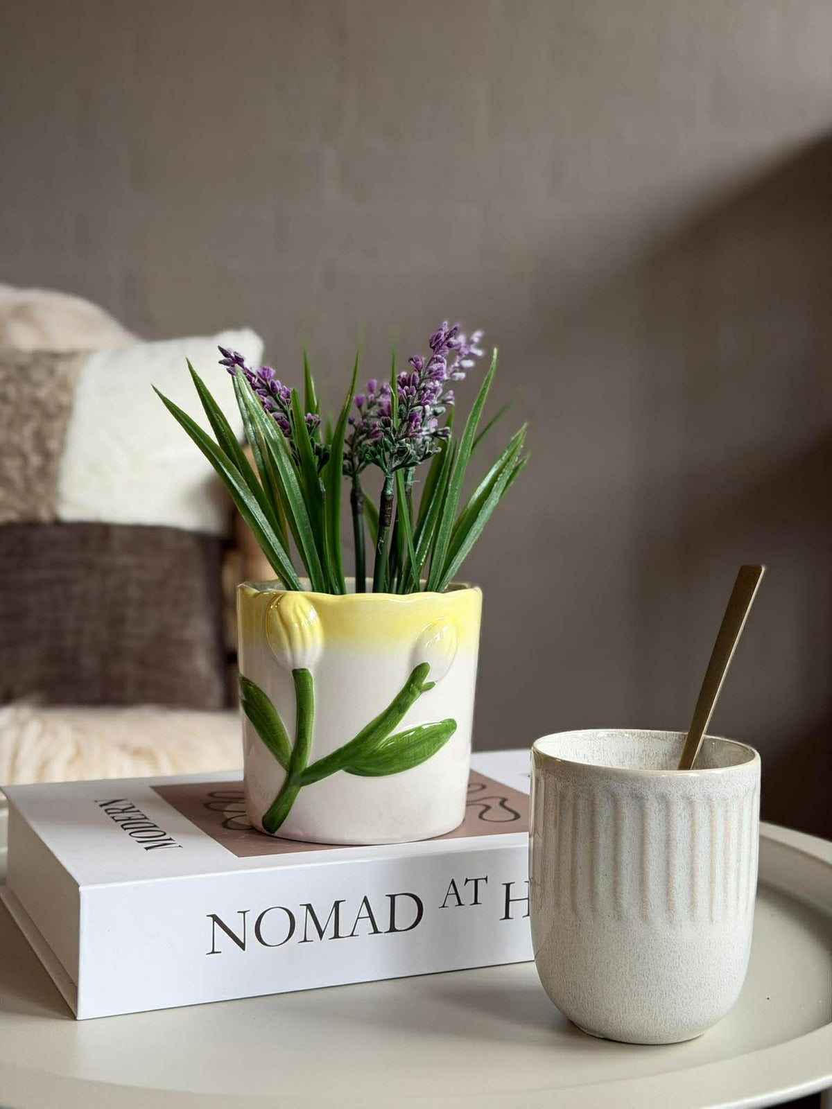 Cache-pot avec tulipe - Plusieurs couleurs