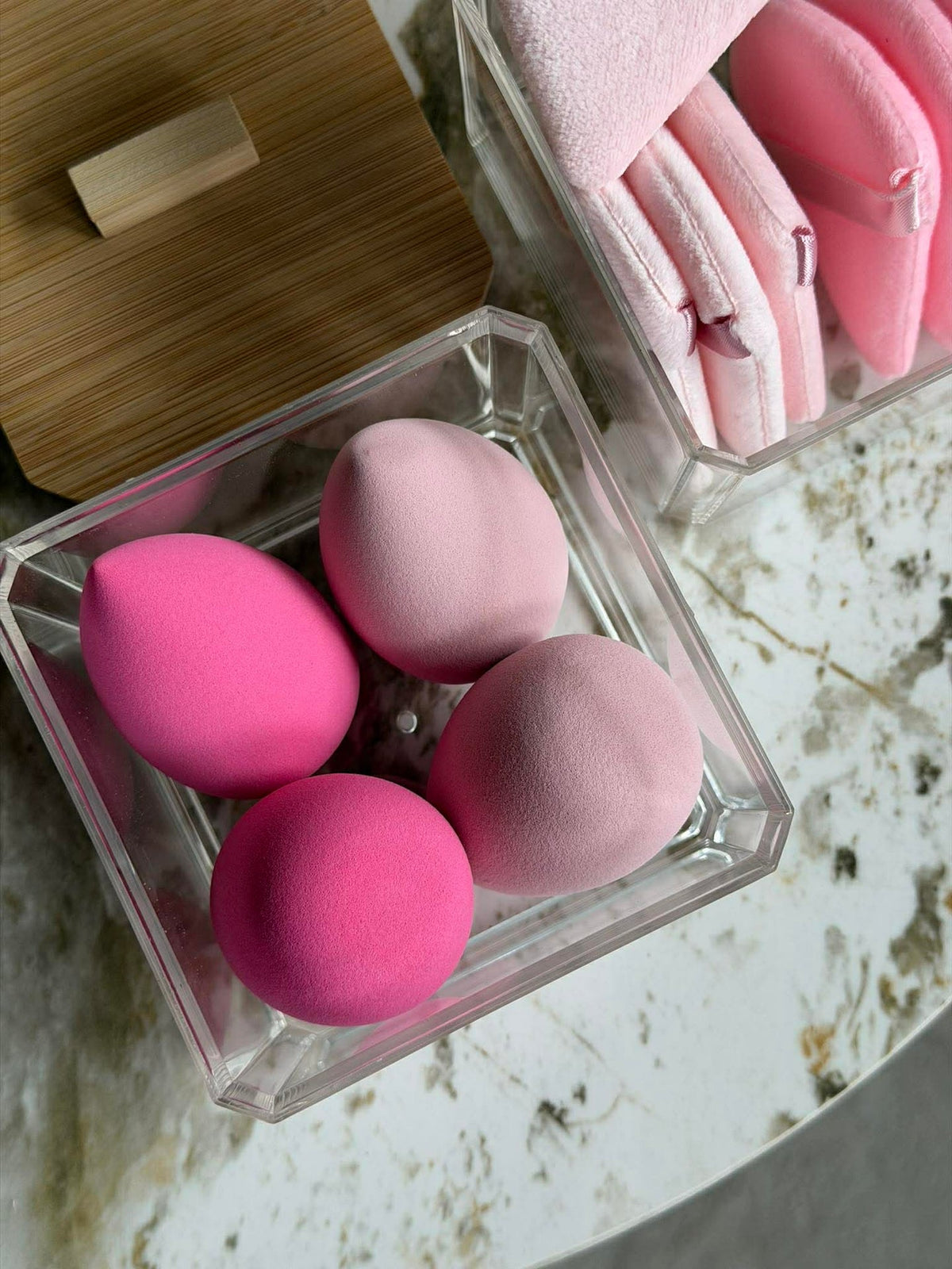 Organisateur de maquillage avec éponges - 2 niveaux
