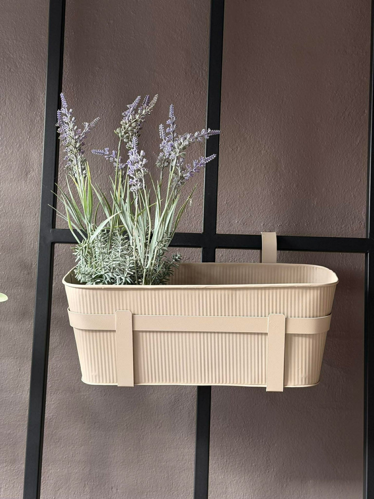 Jardinière de balcon en métal beige