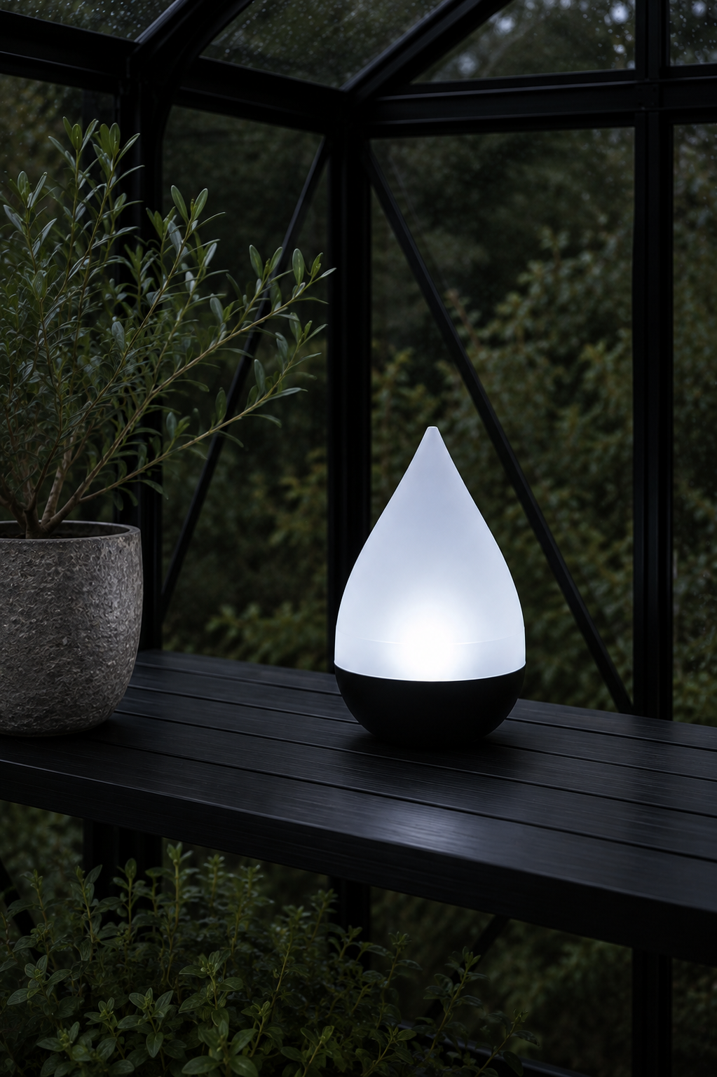 Lampe de table AURA à panneaux solaires