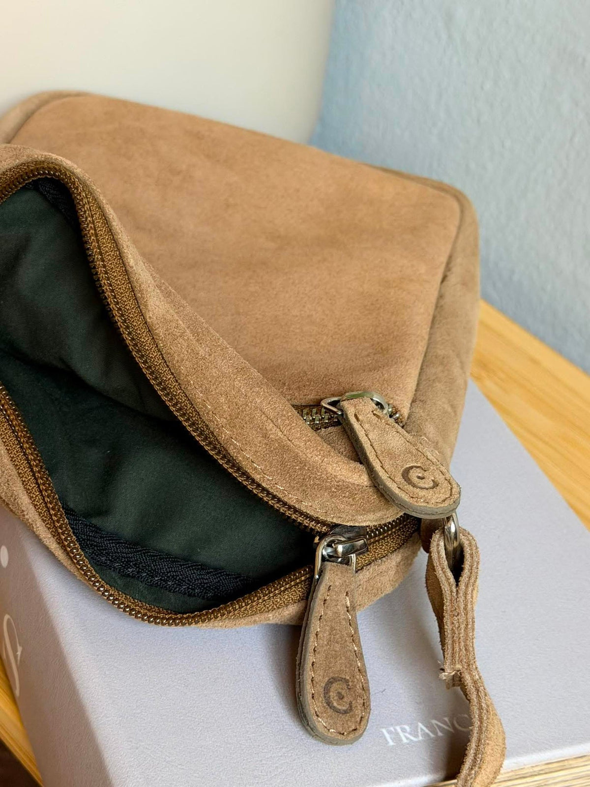 Pochette pour téléphone Daily – Suede beige