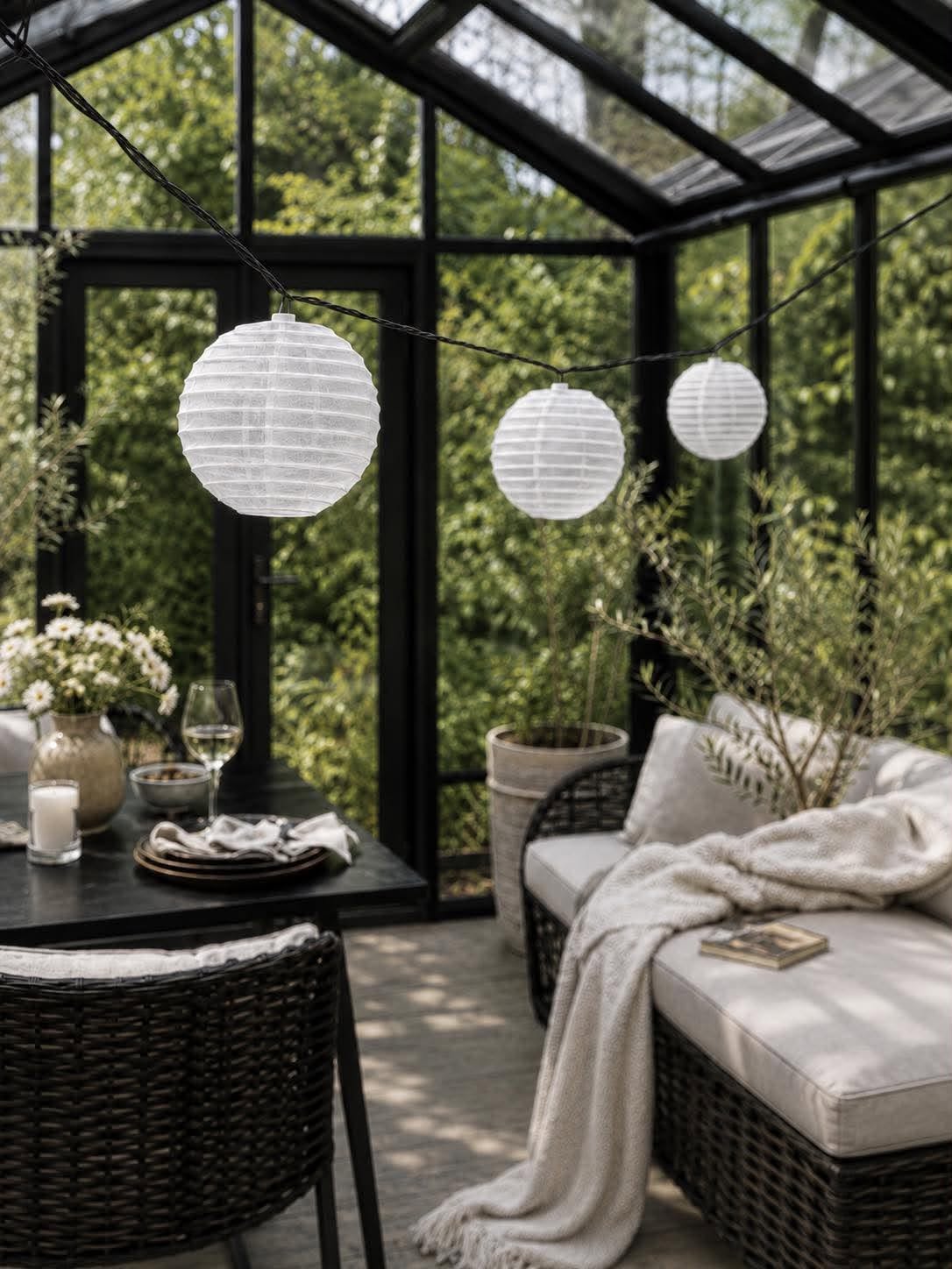 Guirlande solaire LED Mary, 10 boules blanches