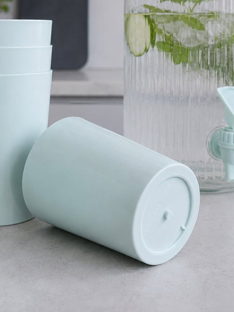 Distributeur avec verres à boire - plusieurs couleurs