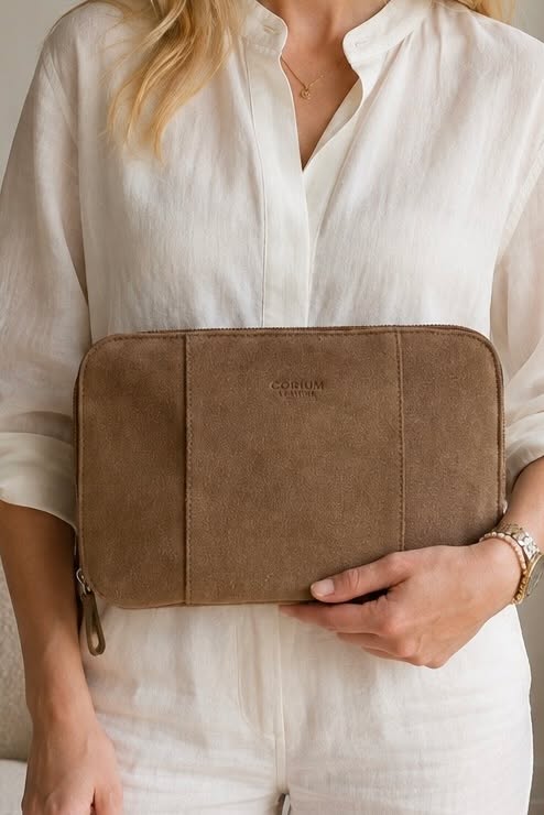 Clutch en daim camel