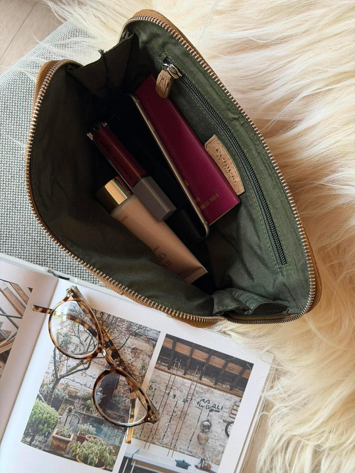 Clutch en daim camel