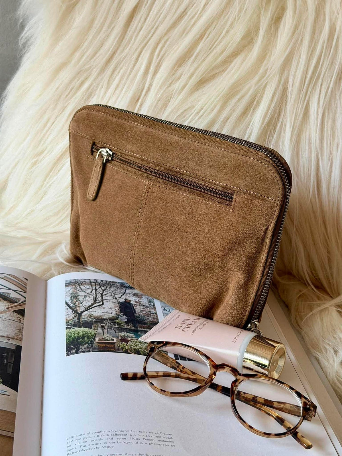 Clutch en daim camel