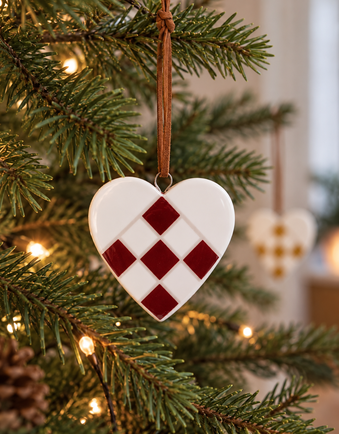 Cœur de Noël en céramique - Blanc / Rouge – Suspension de Noël