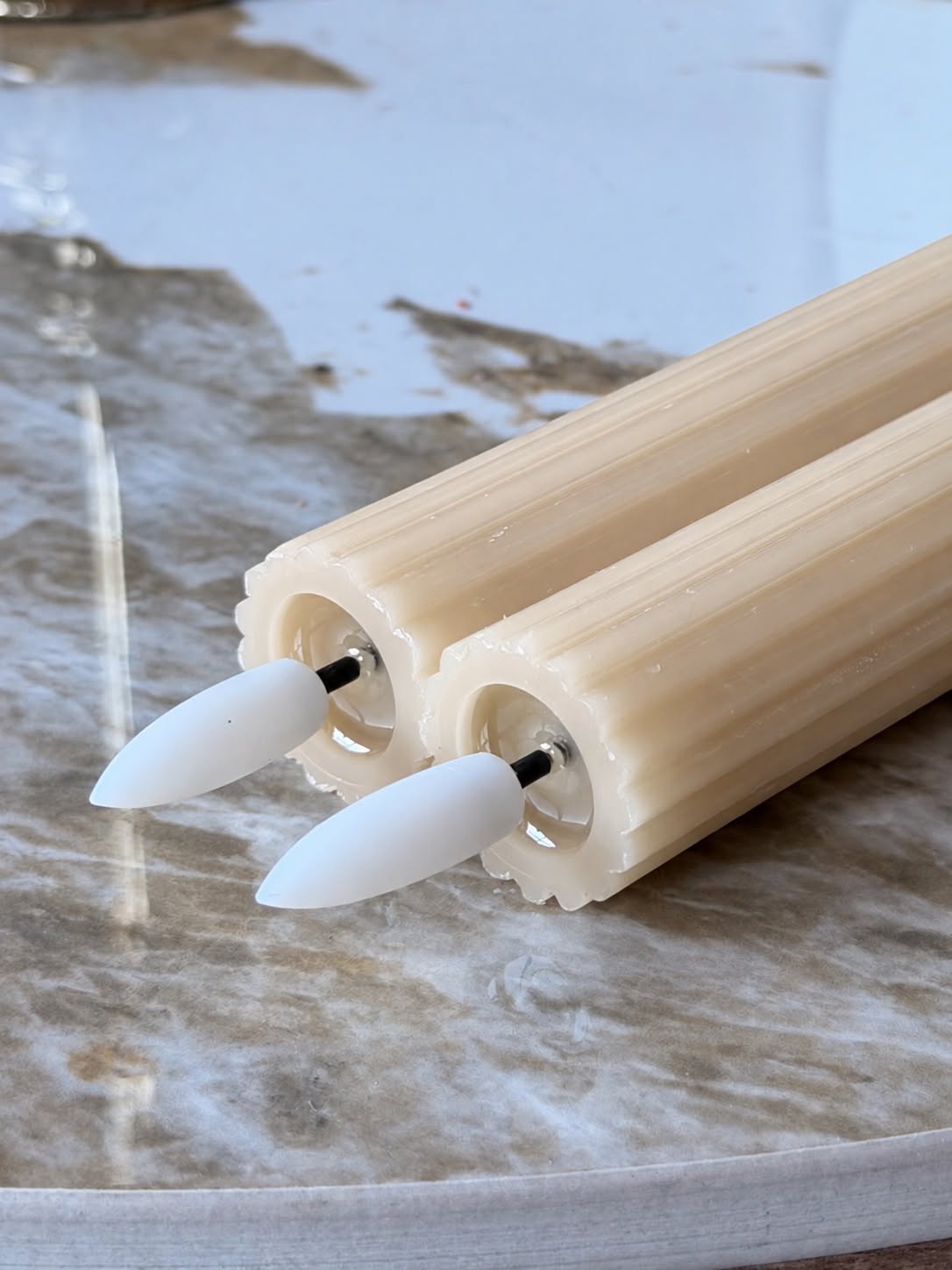 Bougies chandelles LED rainures et télécommande - Latte´