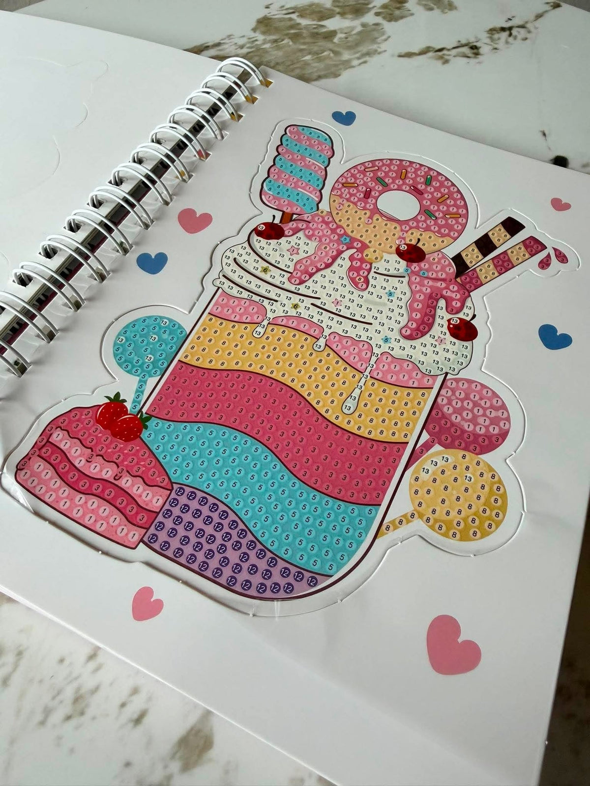 Livre avec décoration diamant
