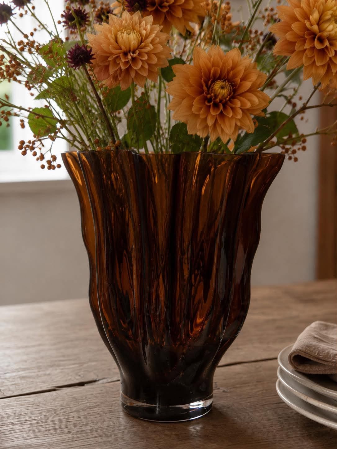 Vase en verre brun