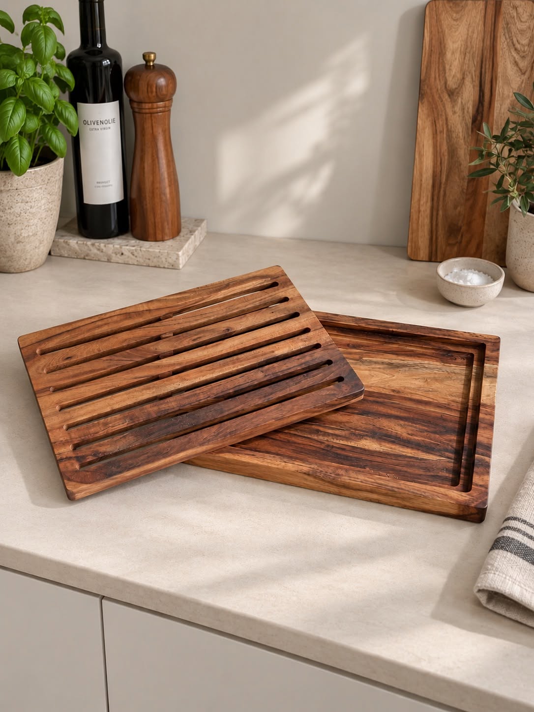 Planche à découper avec récupérateur de miettes - acacia