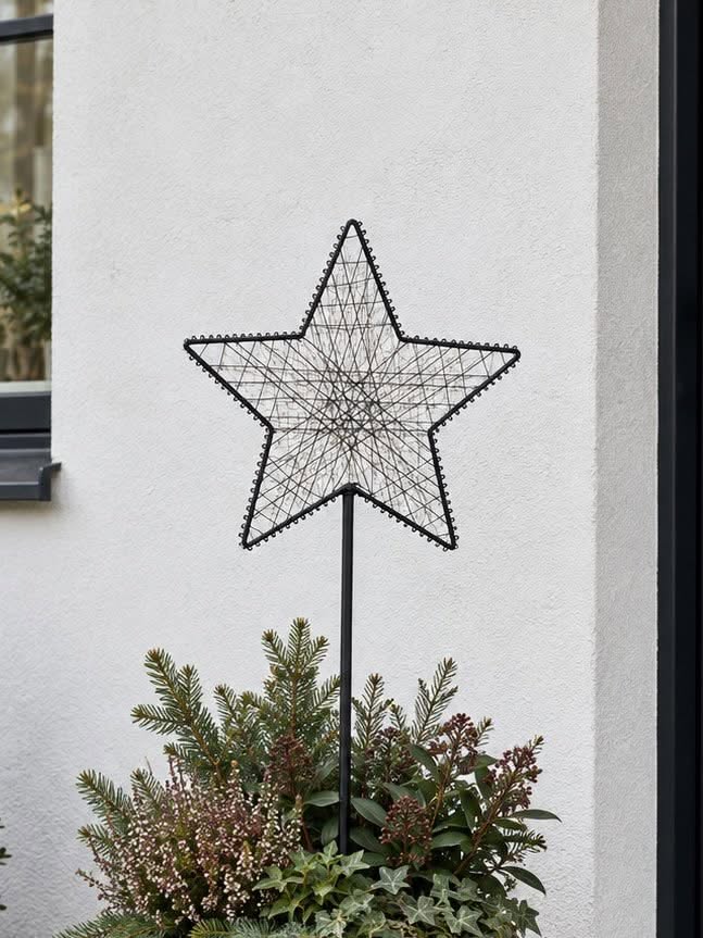 Étoile sur pique avec 85 LED