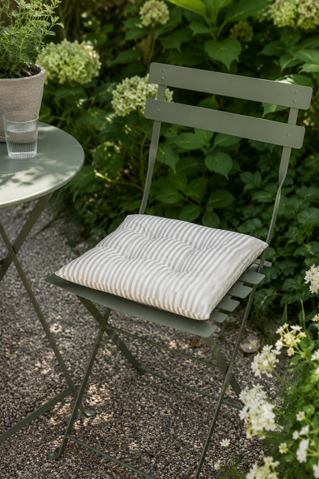 Coussin de jardin futon – Rayé vert sauge 40×40