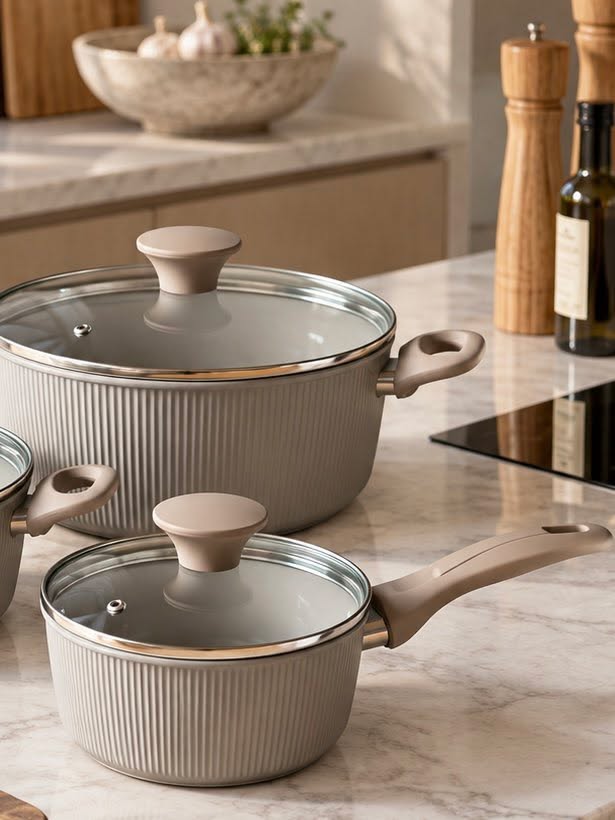 Batterie de cuisine avec couvercles - lot de 3 rainurées