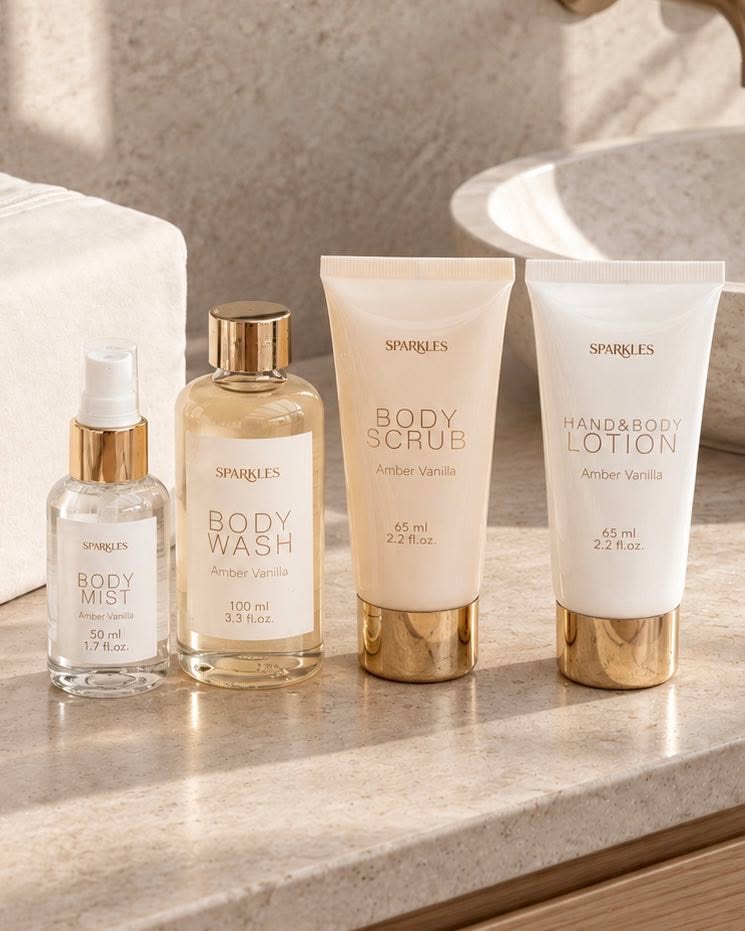 Coffret cadeau de 4 pièces dans une trousse de toilette en velours