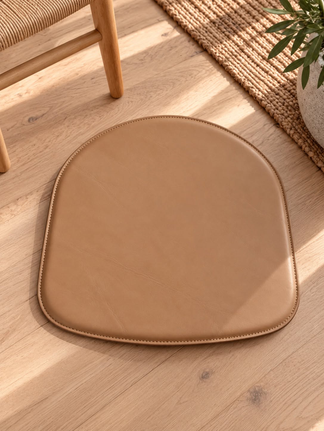 Coussin d’assise FDB J46 - peau de mouton brun clair
