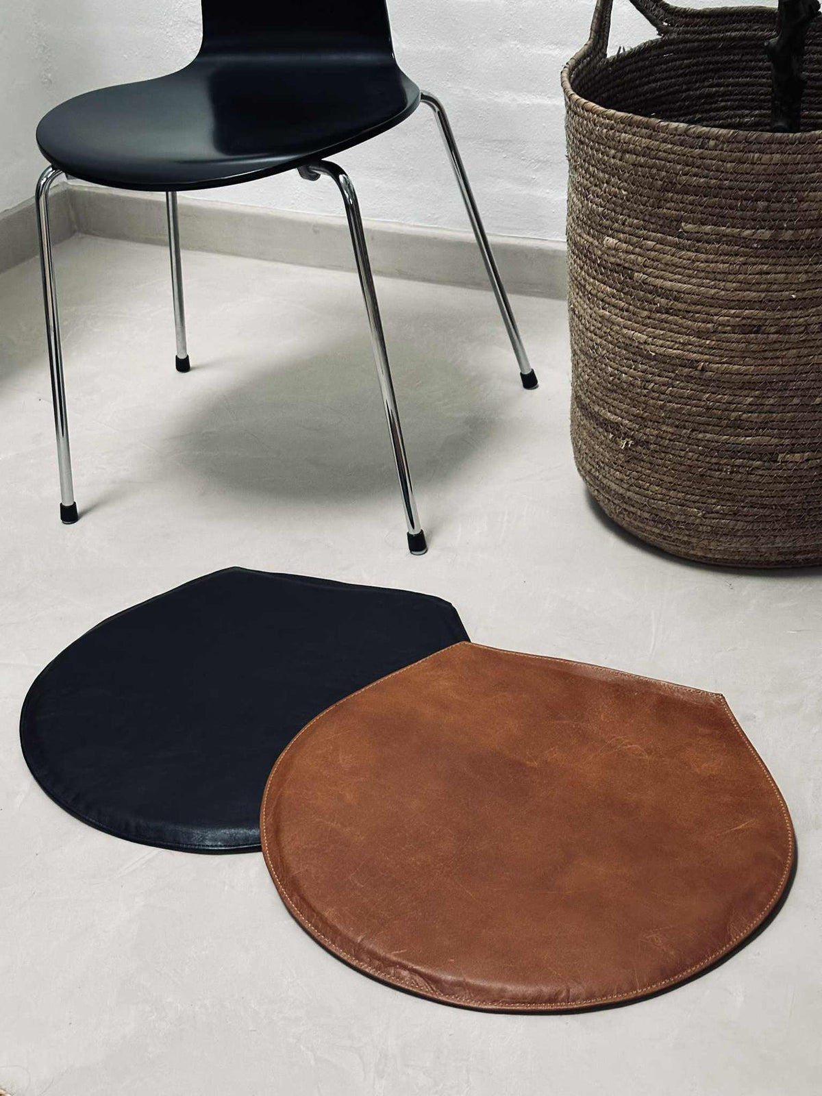 Le coussin en cuir noir - Modèle 7