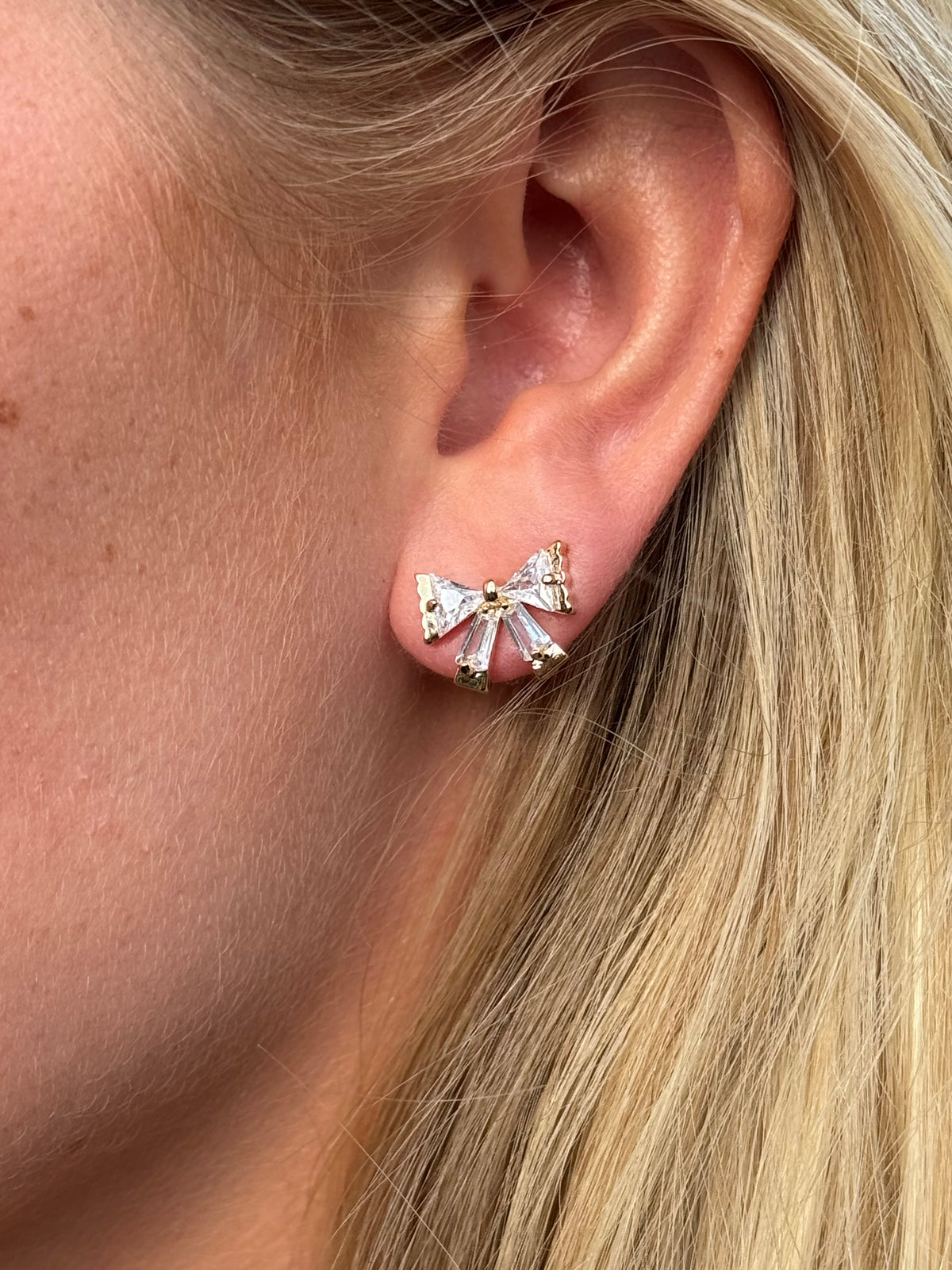 Boucles d’oreilles ARIELLE avec nœud et zircones